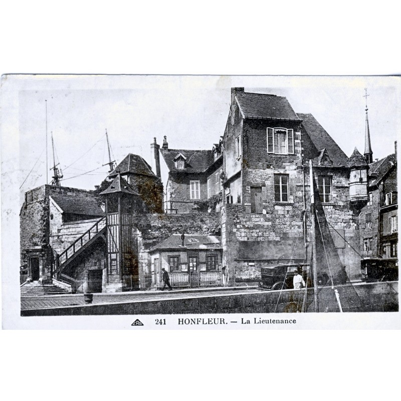 cp14-honfleur-la-lieutenance