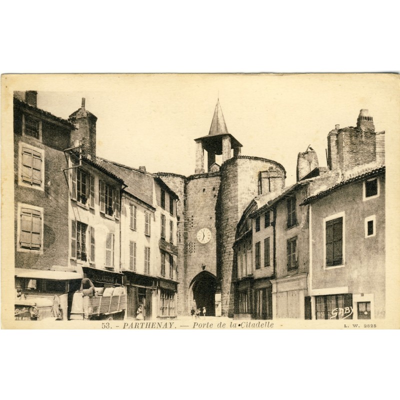 cp79-parthenay-porte-de-la-citadelle