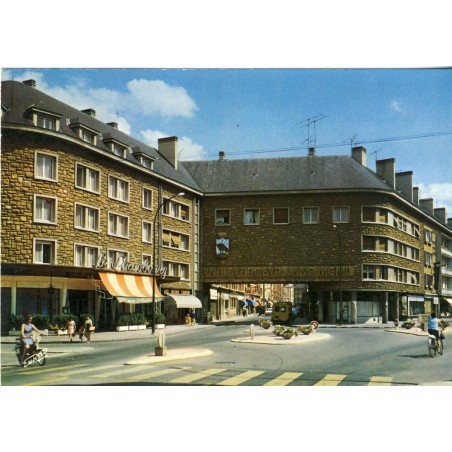 cp08-sedan-place-goulden