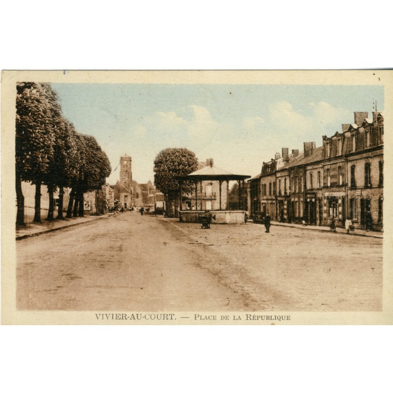 cp08-vivier-au-court-place-de-la-republique