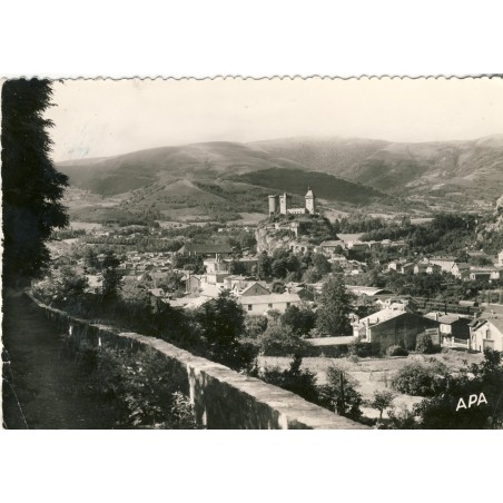 cp09-foix-vue-generale-le-chateau-au-fond-le-prat-d-albis