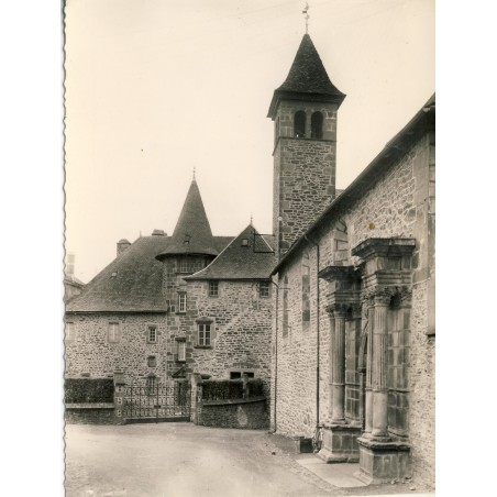 cp15-mauriac-l-eglise-et-la-sous-prefecture