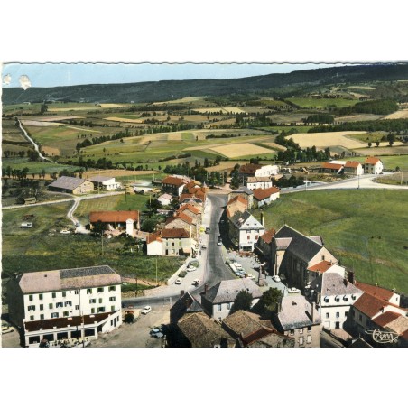 cp15-ruynes-en-margeride-le-centre-vue-aerienne