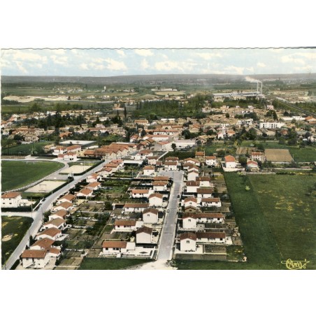 cp16-la-couronne-vue-generale-aerienne-avec-la-cite-et-le-stade