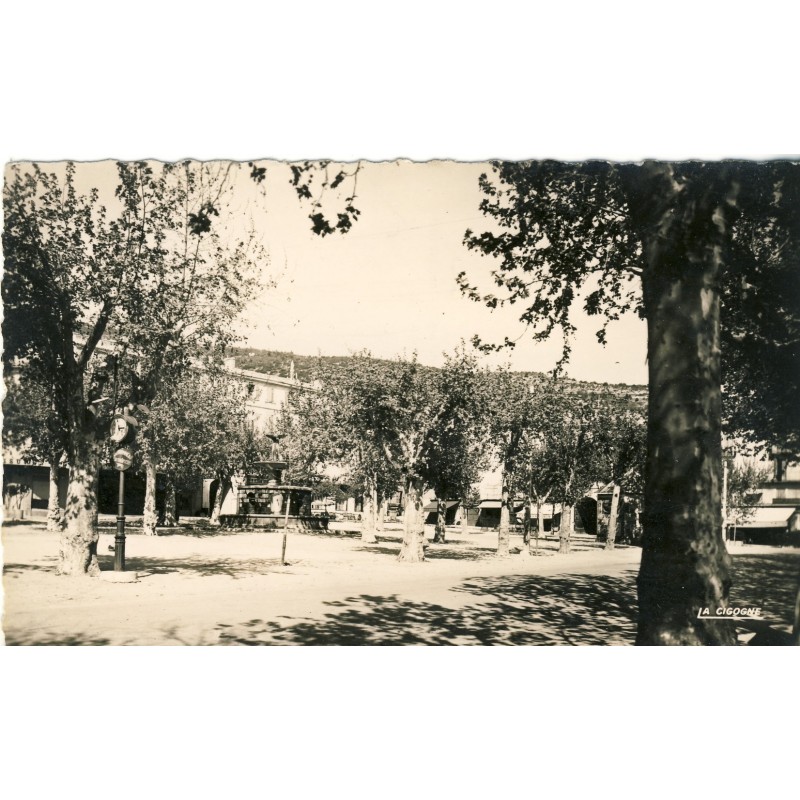 cp26-nyons-place-de-la-liberation-ancien-champ-de-mars