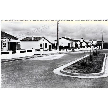 cp85-bretignolles-sur-mer-le-remblai-et-les-villas