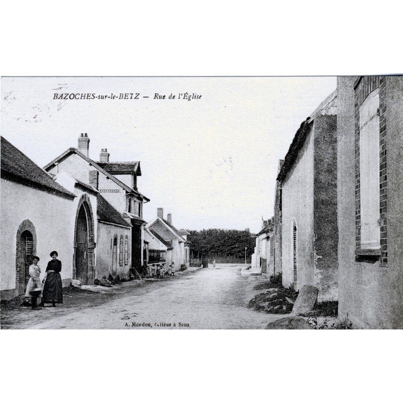 cp89-bazoches-sur-le-betz-rue-de-l-eglise