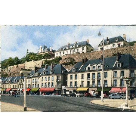 cp95-pontoise-route-de-la-mer-la-place-du-pont