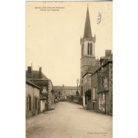 cp35-brielles-place-de-l-eglise