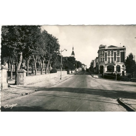 cp03-neris-les-bains-carrefour-et-parc-des-arenes