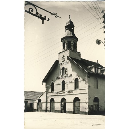 cp03-chantelle-le-chateau-l-hotel-de-ville