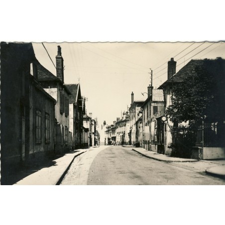 cp03-chantelle-le-chateau-la-rue-de-l-horloge