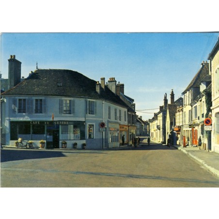 cp58-st-amand-en-puisaye-la-place