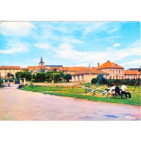 cp23-merinchal-ecoles-cour-du-chateau