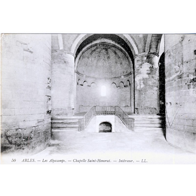 CP13 ARLES - LES ALYSCAMPS - CHAPELLE SAINT HONORAT - INTERIEUR