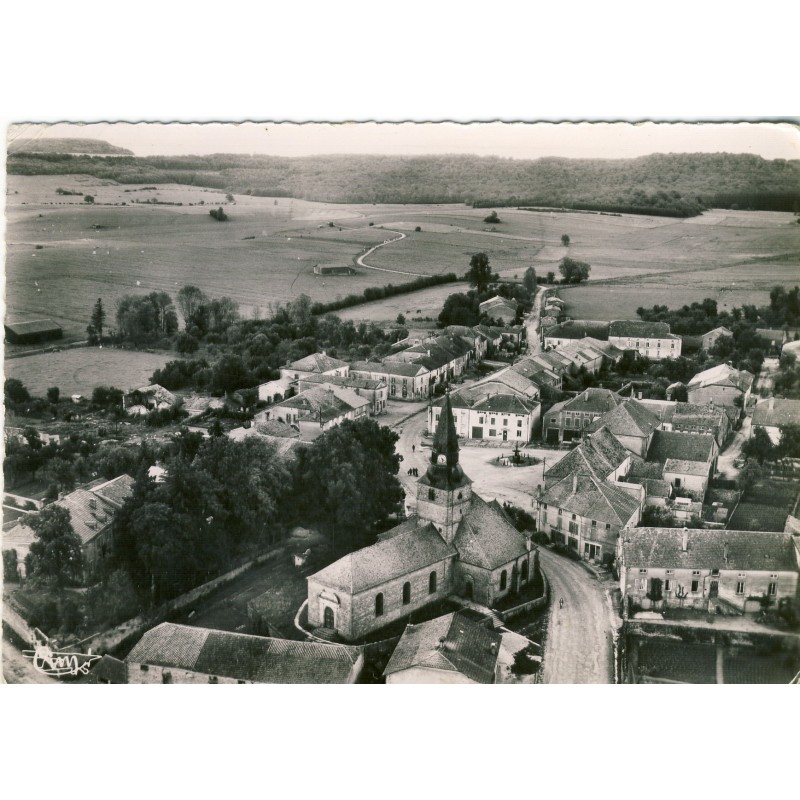CP88 VRECOURT - VUE AERIENNE - L'EGLISE ET LA PLACE DU MARECHAL LECLERC
