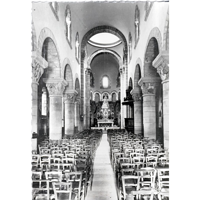 cp63-la-bourboule-interieur-de-l-eglise