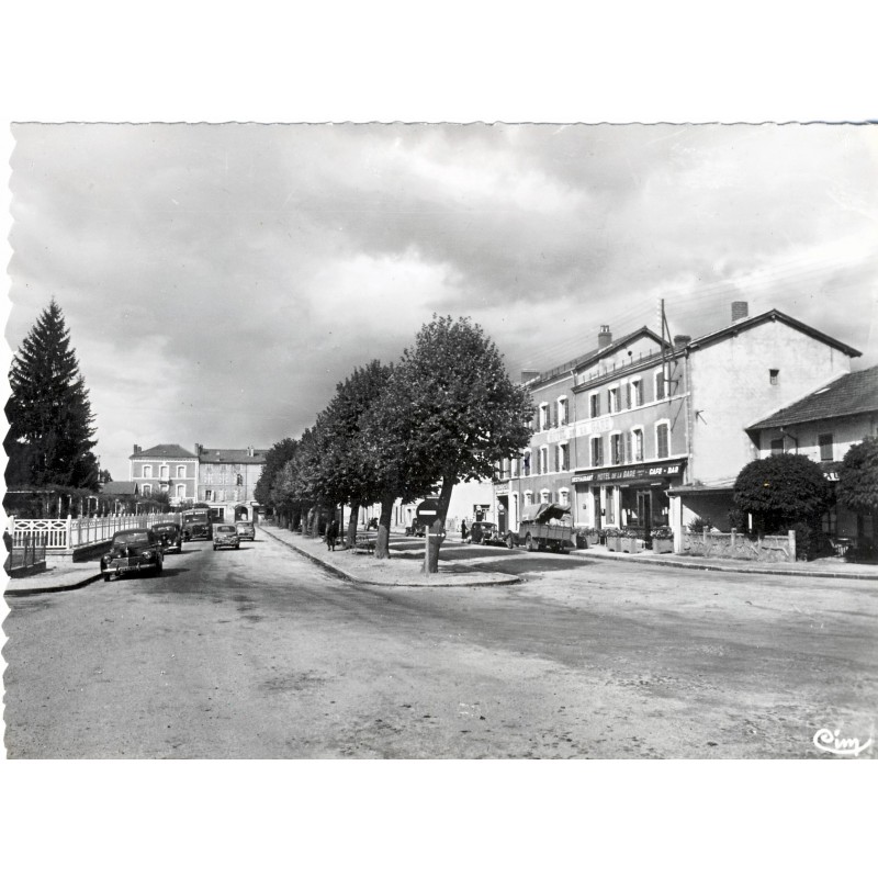 cp63-ambert-avenue-de-la-gare-et-les-hotels