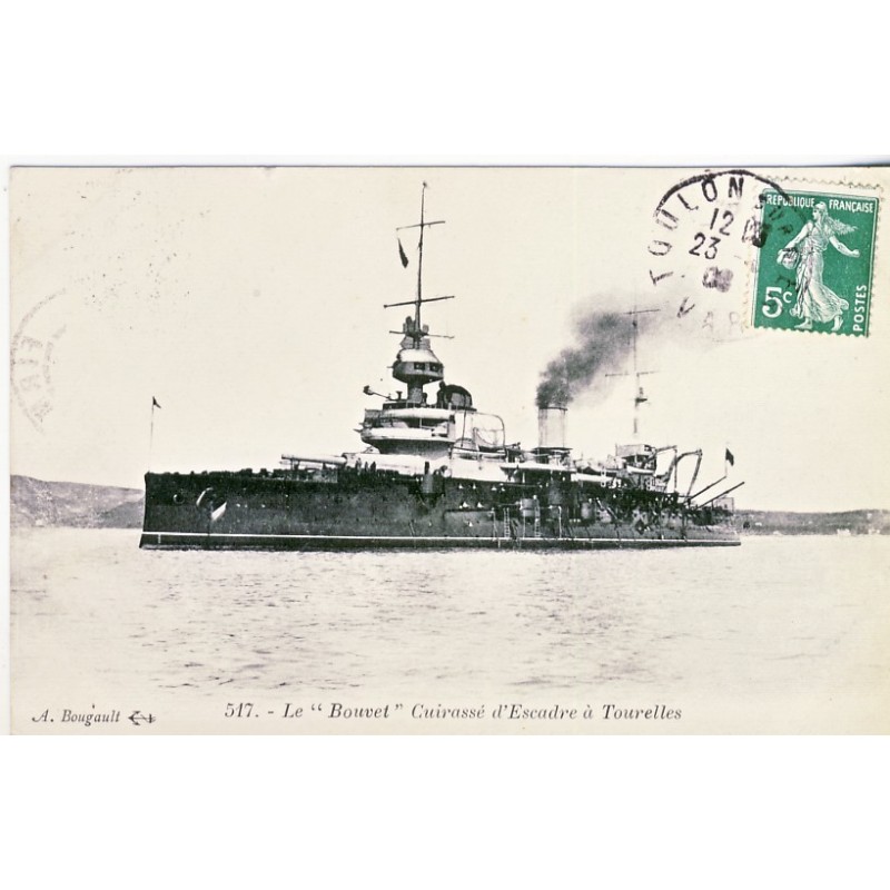 CARTE POSTALE CUIRASSE D'ESCADRE "LE BOUVET"