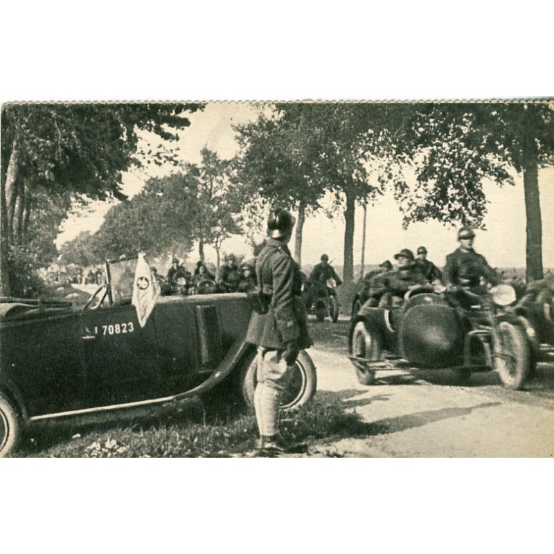 CARTE POSTALE ESCADRON MOTOCYCLISTE