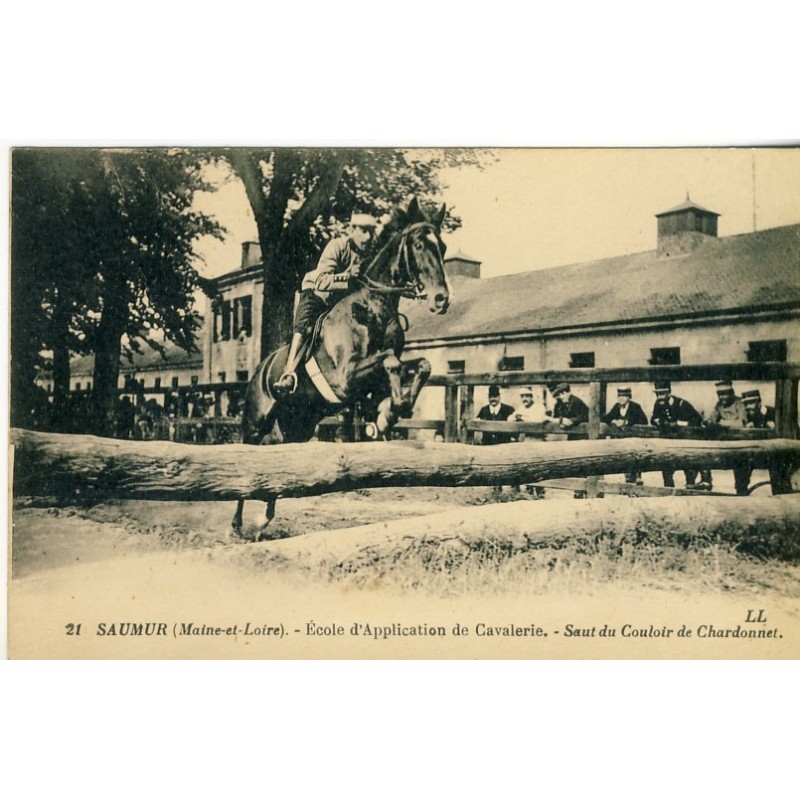 CARTE POSTALE ECOLE D'APPLICATION DE CAVALERIE - SAUT DU COULOIR DE CHARDONNET - SAUMUR