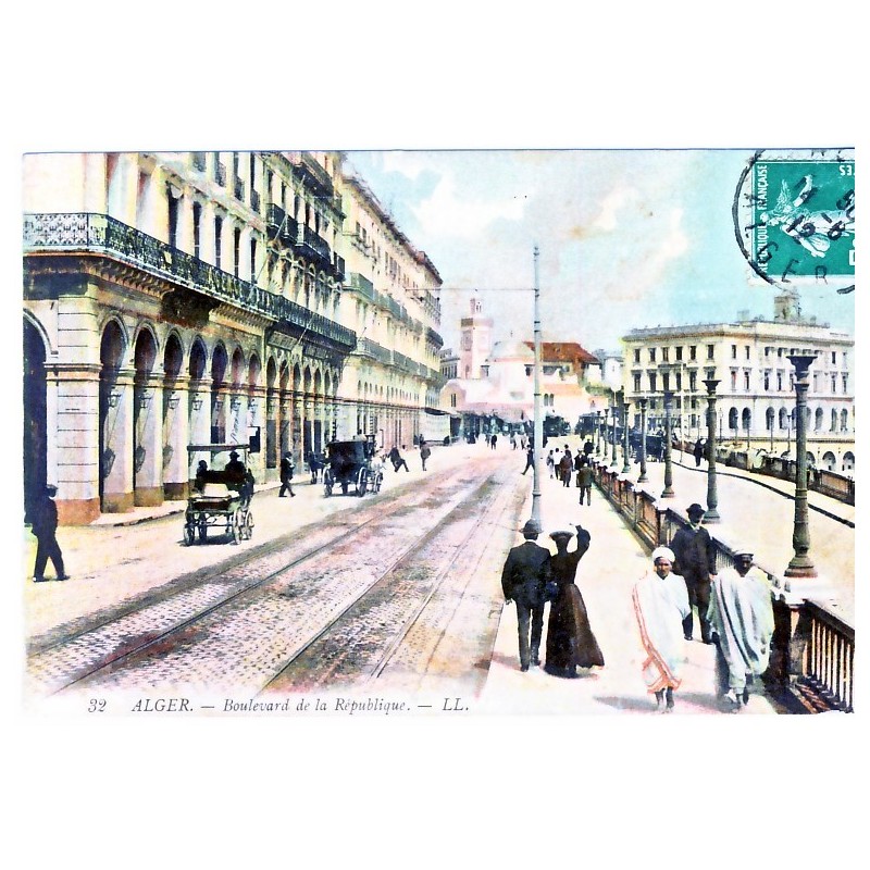 CARTE POSTALE ALGER - BOULEVARD DE LA REPUBLIQUE