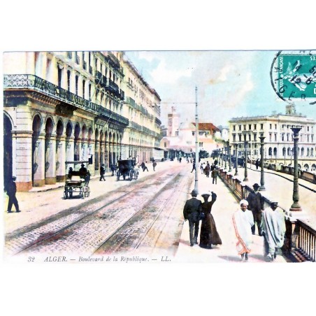 CARTE POSTALE ALGER - BOULEVARD DE LA REPUBLIQUE