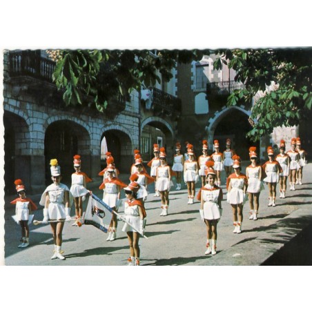 CP47 MONTFLANQUIN - SES MAJORETTES - SA BATTERIE FANFARE