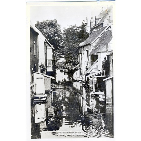 cp45-montargis-un-bras-du-loing-rue-du-pont-neuf