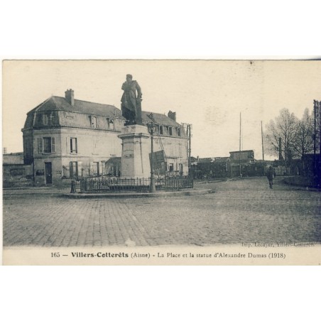 CP02 VILLERS COTTERETS - LA PLACE ET LA STATUE D'ALEXANDRE DUMAS (1918)