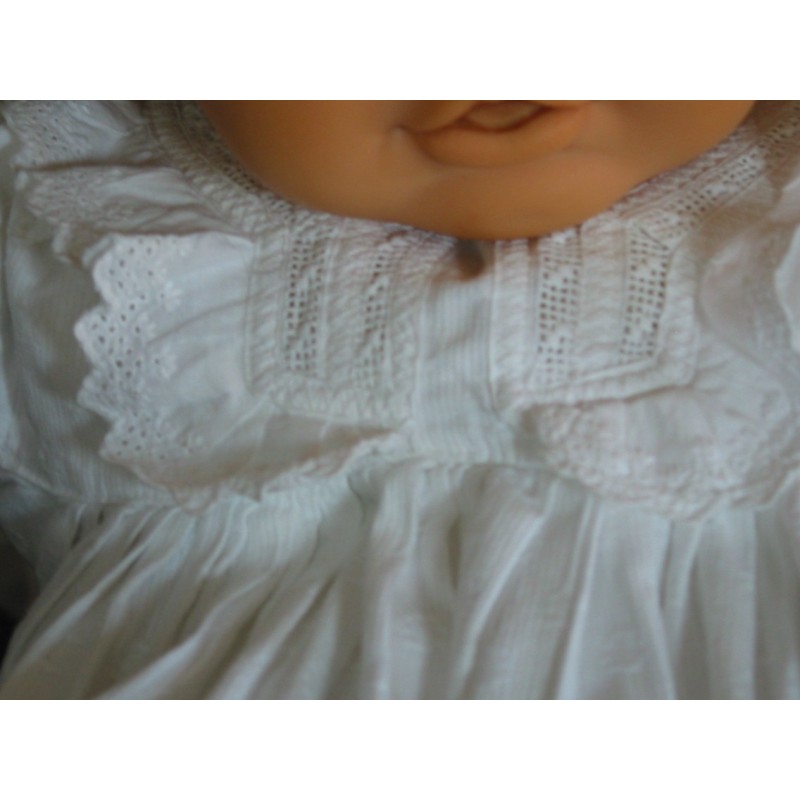 Béguin de baptême en coton et broderie anglaise.Cérémonie religieuse