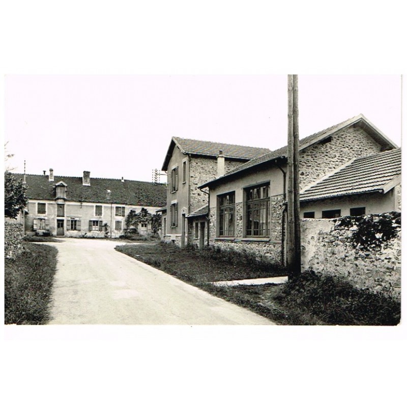 CP77 MONTDAUPHIN - LA MAIRIE - L'ECOLE