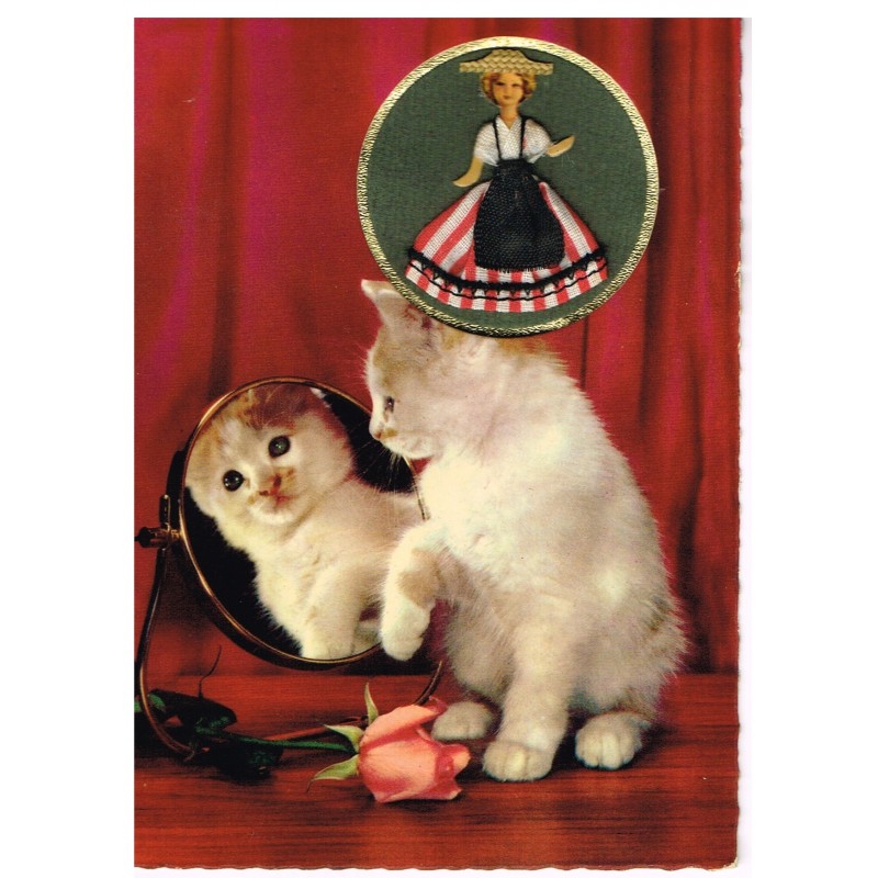 CARTE POSTALE PARFUMEE DE LUXE CHATON ET POUPEE NICOISE