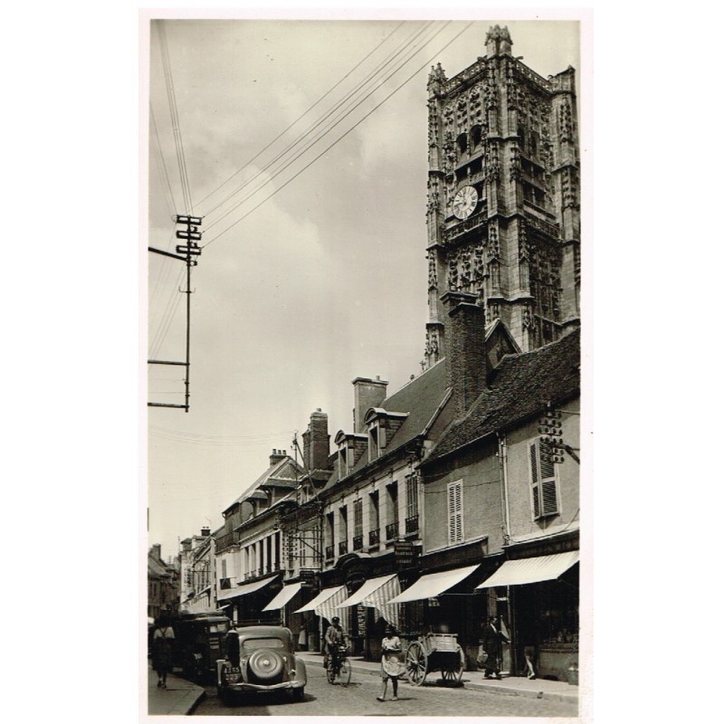 Carte Postale de l'YONNE - 89 - AUXERRE - RUE DU PONT ET L'EGLISE SAINT-PIERRE
