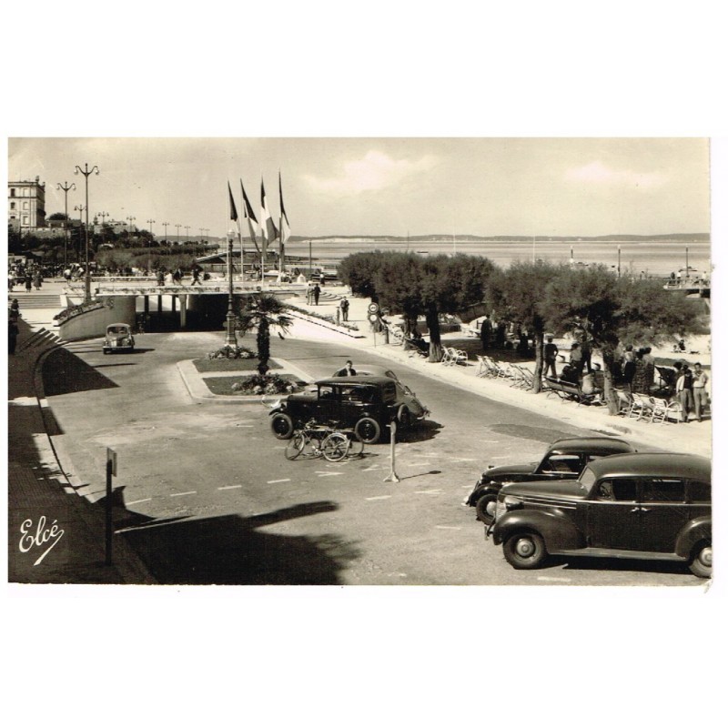 Carte Postale de GIRONDE - 33 -  ARCACHON - LEES NOUVEAUX BOULEVARDS PROMENADE
