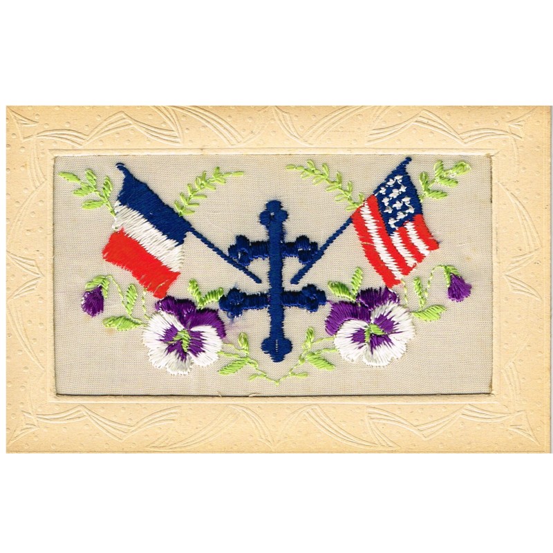 CARTE POSTALE ANCIENNE BRODEE DE DRAPEAUX, CROIX DE LORRAINE ET PENSEES