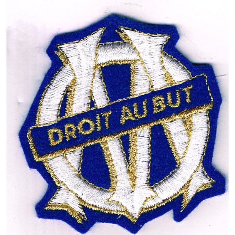 ECUSSON BRODE OM DROIT AU BUT  A BORDS DECOUPES