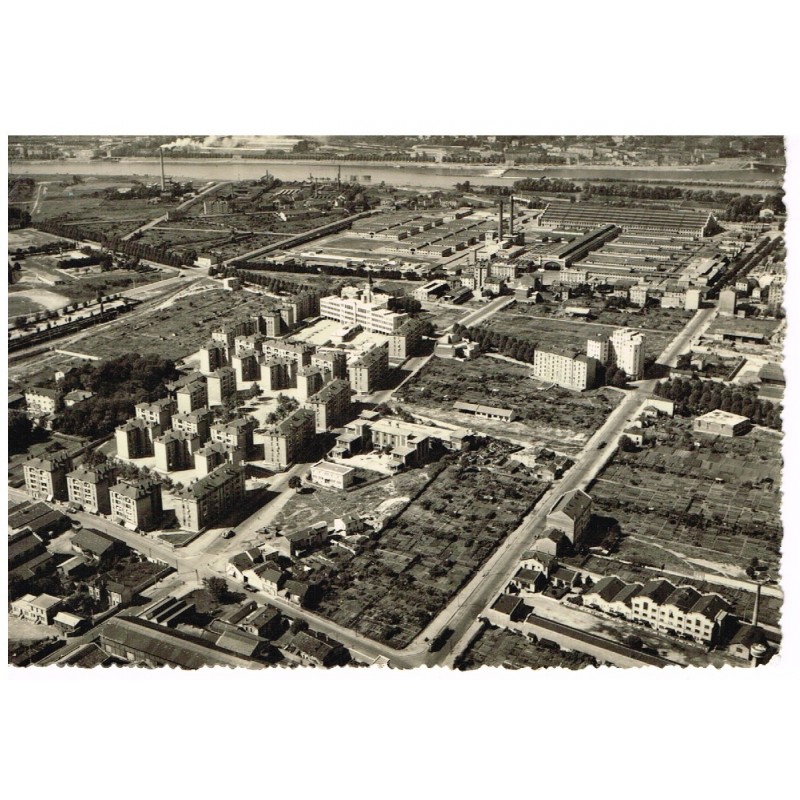 CARTE POSTALE DU RHÔNE - 69 LYON - VUE AERIENNE SUR GERLAND.