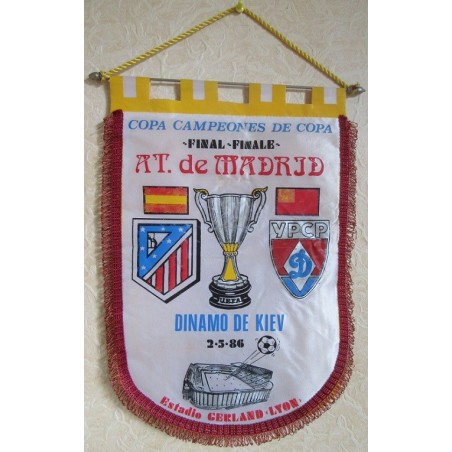 FANION AT. DE MADRID - DINAMO DE KIEV 1986 - GRAND FORMAT