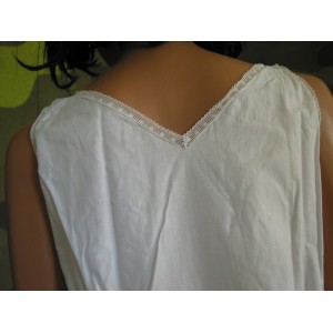 CHEMISE ANCIENNE A BRETELLES AVEC MONOGRAMME BRODE LR