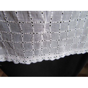 PETIT TABLIER BLANC VINTAGE EN BRODERIE ANGAISE - POCHES EN FORME DE COEUR