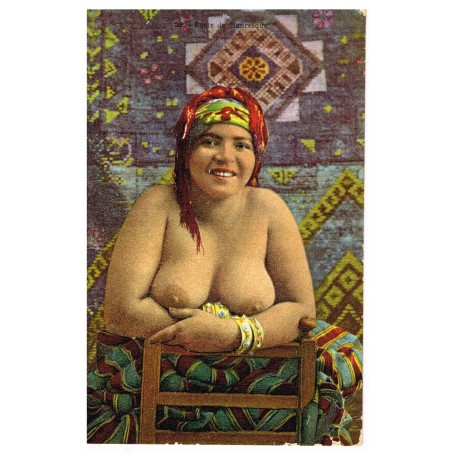 CARTE POSTALE FEMME NOIRE AUX SEINS NUS