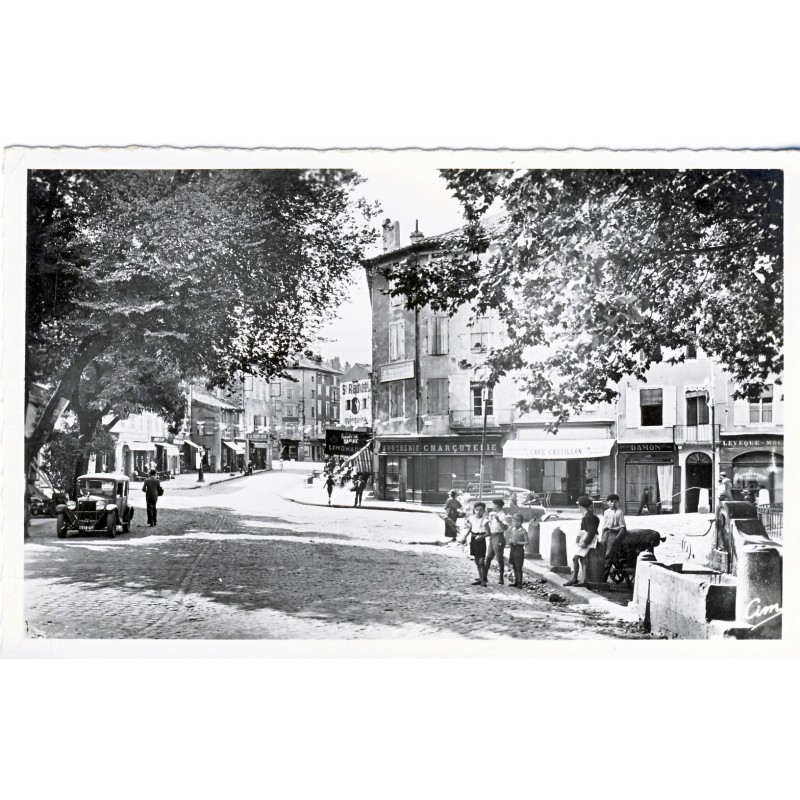 cp07-aubenas-place-du-champ-de-mars