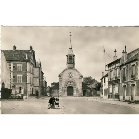 cp77-esbly-la-place-de-l-eglise