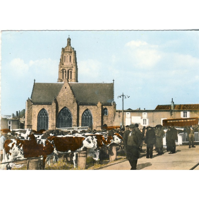 cp79-bressuire-la-place-du-champ-de-foire-un-jour-de-marche